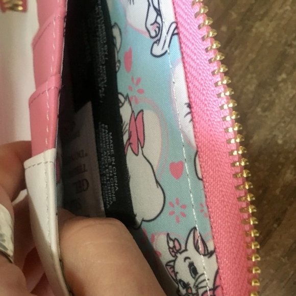NWT Loungefly The Aristocats Sassy Marie Zip Around Wallet - Exclusive - Picture 9 of 10